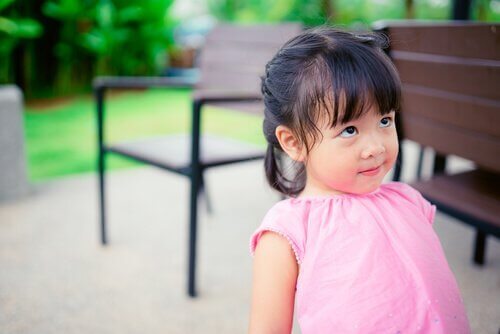 Die Ablenkungsmethode, um Kinder zu mehr Disziplin zu bringen