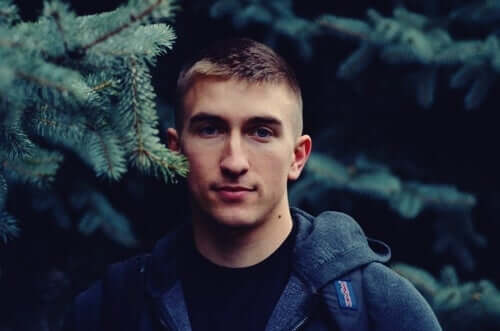 Erwachsene mit Autismus: Psychologische und soziale Herausforderungen für ihr Wohlbefinden