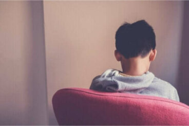 Williams-Syndrom: Symptome, Ursachen und Behandlung