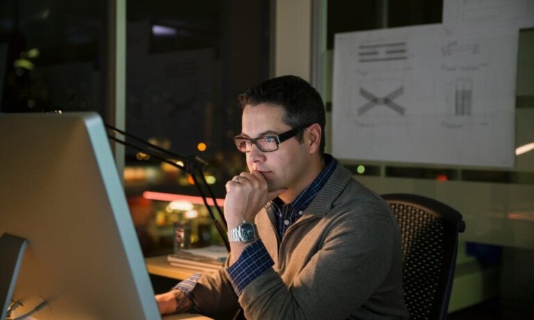 Eine Studie verrät: 70 % der Pornografie werden während der Arbeitszeit konsumiert