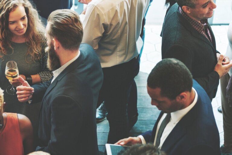 Der Cocktailparty-Effekt: Was ist das?