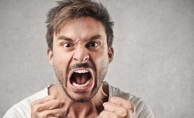 Niemand macht uns wütend, wir sind es selbst, da wir keine Kontrolle haben