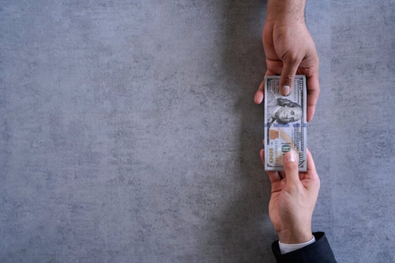 Kann das Verleihen von Geld eine Beziehung ruinieren?