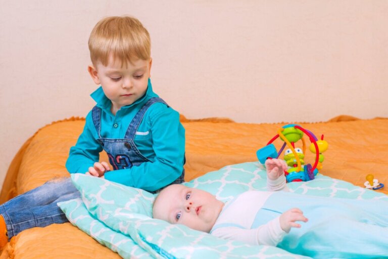 Entthronungstrauma: Wenn das Erstgeborene nach der Geburt eines Geschwisters leidet