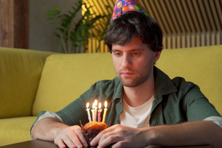 Birthday Blues: Warum bin ich am Geburtstag traurig?