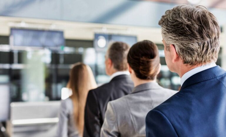 Wie lange hältst du es in einer Warteschlange aus?