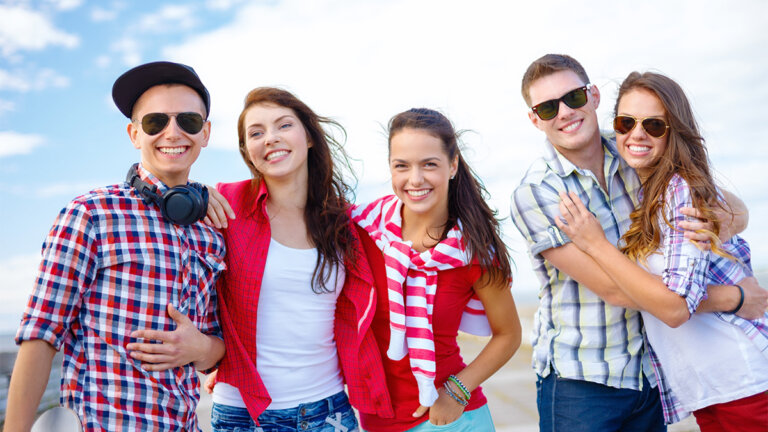 Junge Menschen der Generation Z konsumieren selten Alkohol