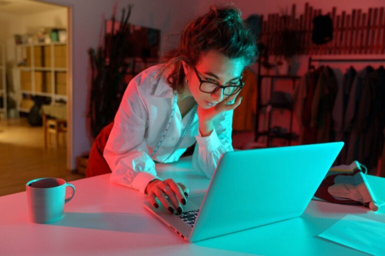 Der Druck der Dringlichkeit: Ist es notwendig, E-Mails sofort zu beantworten?