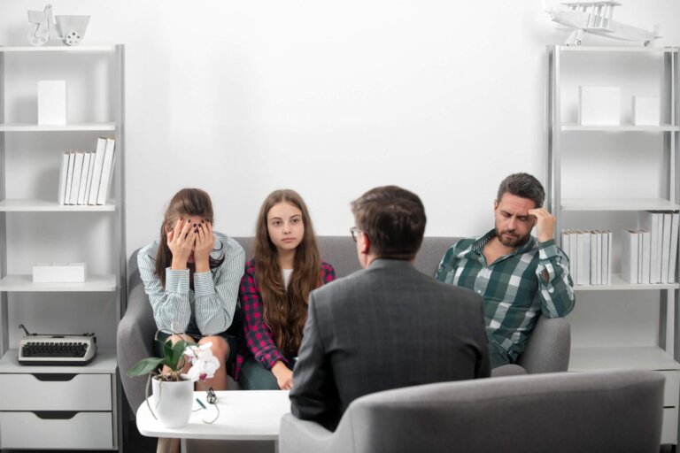 Unzufriedenheit mit dem Alltag als Familie: So geht ihr richtig mit dem Druck von eurem Umfeld um!