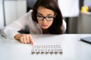 Wie verarbeiten Menschen mit Zwangsneurosen Informationen?