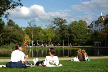 Der Dritte Ort (Third Place): Die Bedeutung von Gemeinschaftsräumen in der Gesellschaft