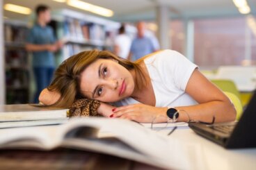 Einsam im Studium: Diese 8 Tipps helfen dir!