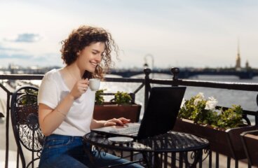 Digitale Nomaden: Vor- und Nachteile des ortsunabhängigen Arbeitens