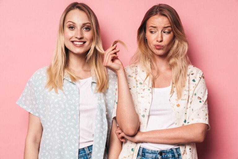 Neid in der Freundschaft: typische Verhaltensweisen