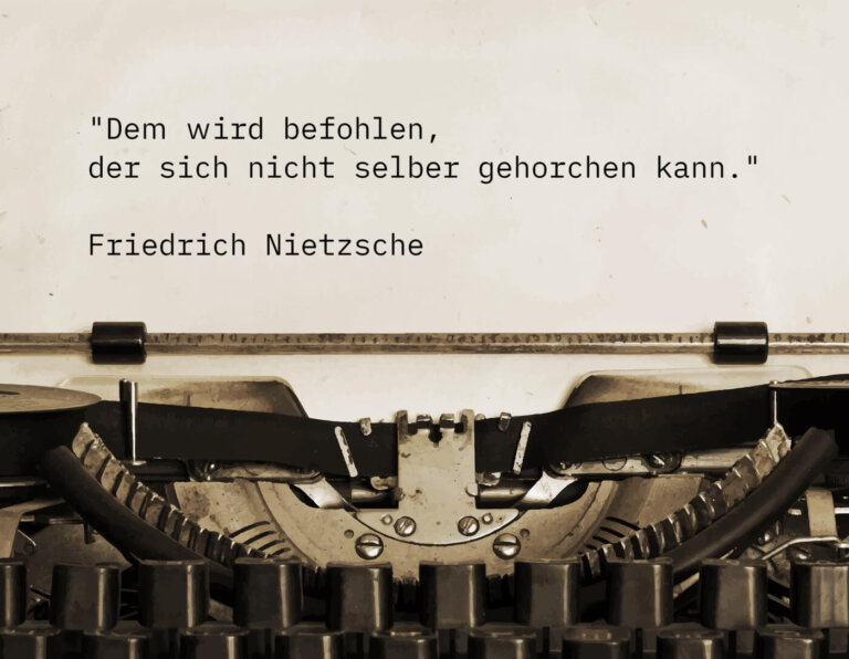 22 unkonventionelle Zitate von Nietzsche, die zum Nachdenken anregen