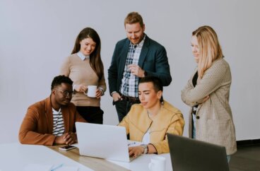 Gemeinsam stärker: Die Vorteile horizontaler Organigramme