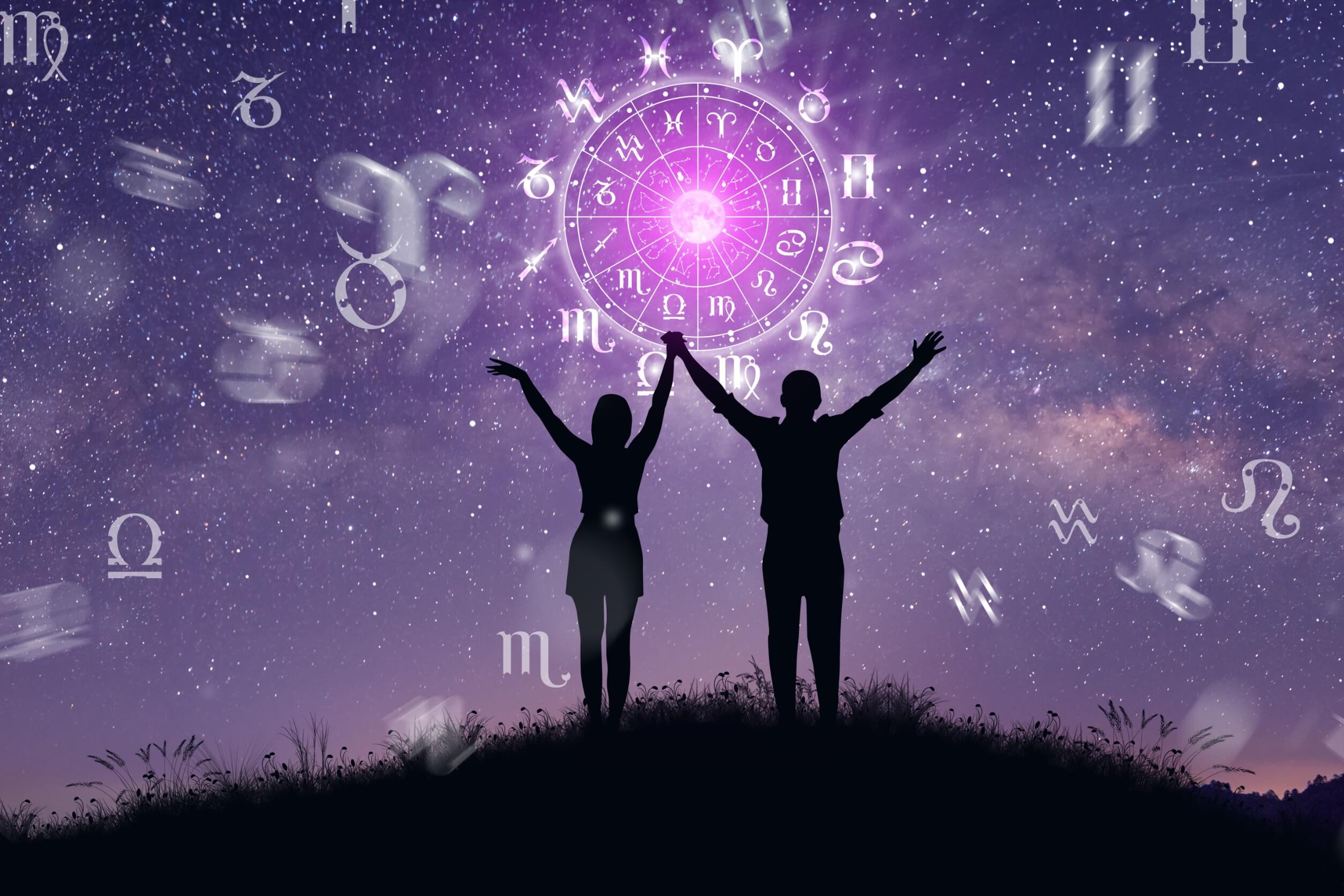 ein paar glaubt an horoskope