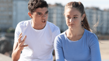 Red Flags: 12 Warnzeichen für eine ungesunde Beziehung