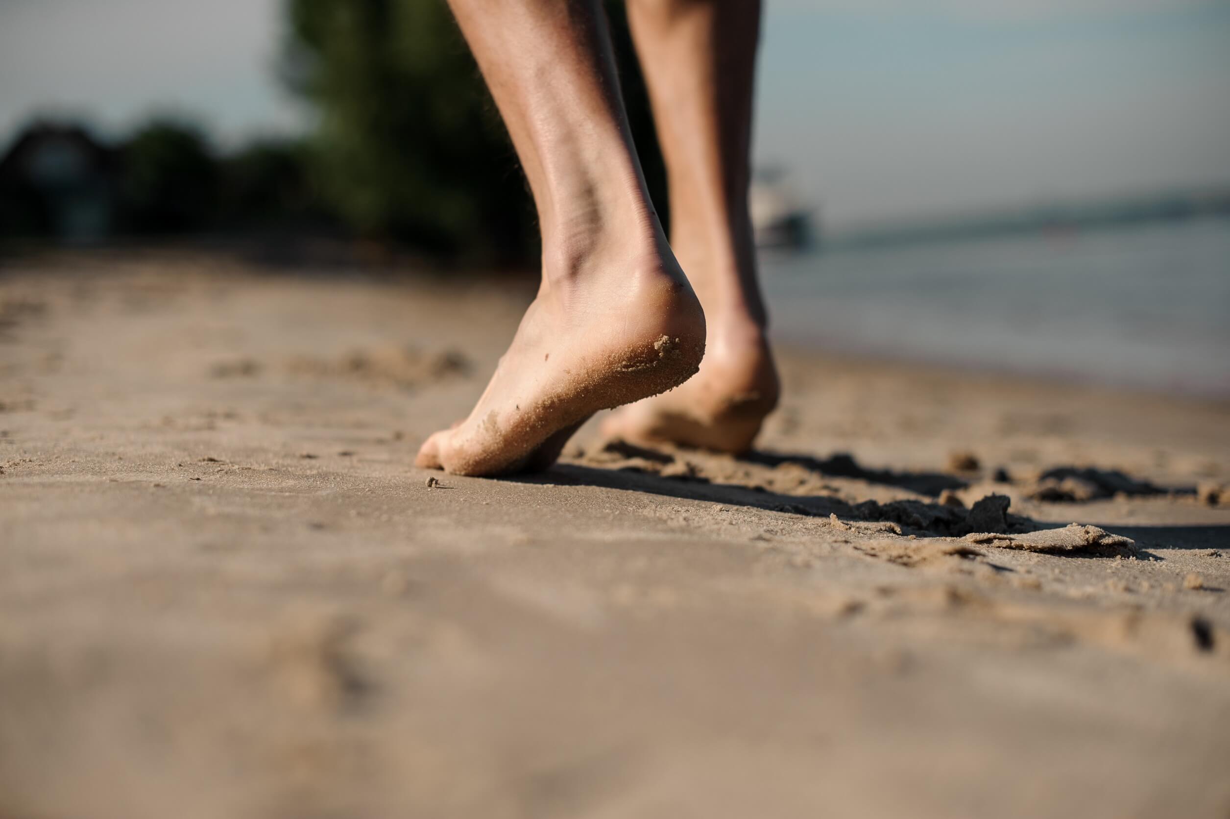 erdung - barfuß am strand