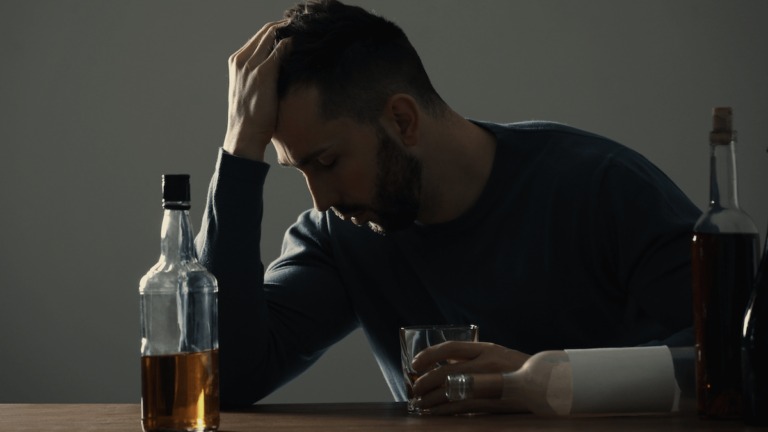 Depression und Alkoholismus: Ein Teufelskreis der Abhängigkeit