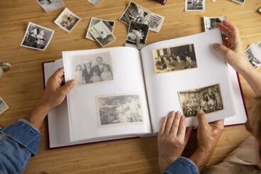 Die Macht der Erinnerung: Warum uns alte Fotos emotional bewegen