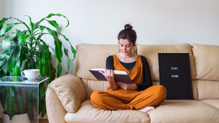 Sozialpause: Warum du lieber zu Hause bleibst statt auszugehen